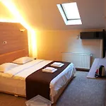 Francesca Obor Aparthotel