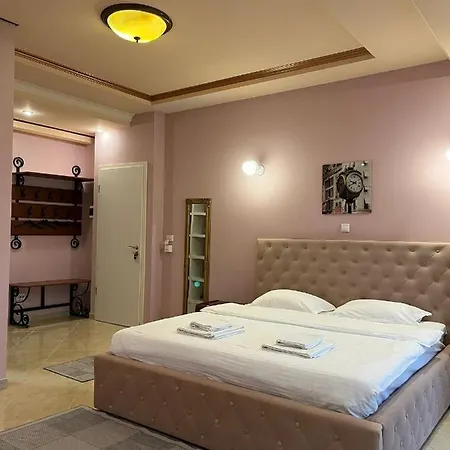 Francesca-aurora Obor Aparthotel