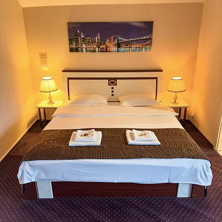 Francesca-aurora Obor Aparthotel 4*
