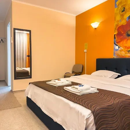 Francesca Aparthotel