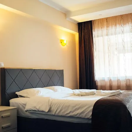 Francesca Aparthotel